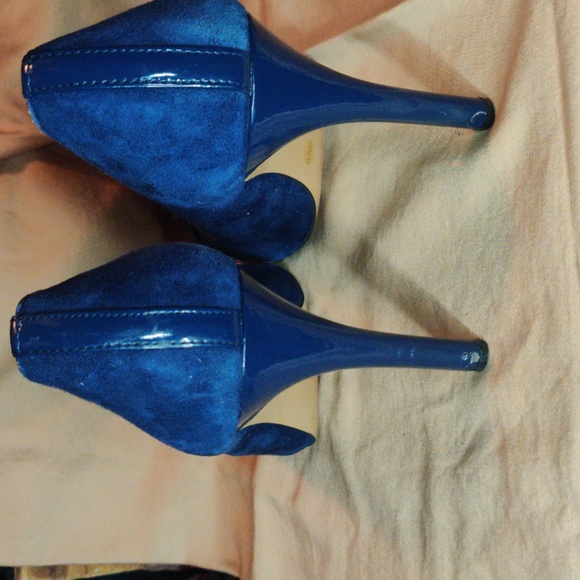 Vince Camuto Blue Velvet Size 10M - Picture 3 of 7